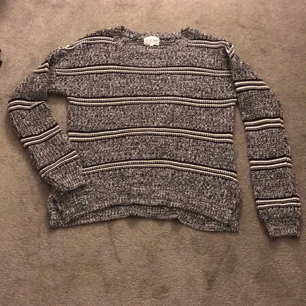 Olive & Oak shorty sweater